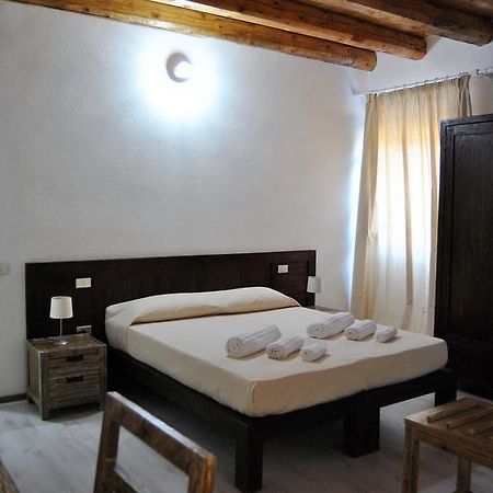 Abas Ristorante Pizzeria Affittacamere Ales Room photo